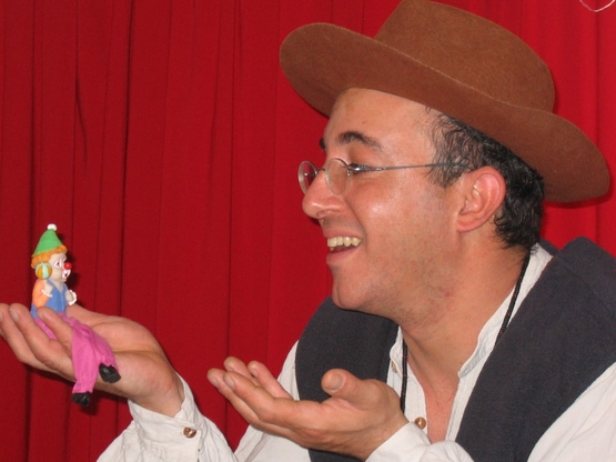 תמונת מופע: שעת סיפור&colon; "כובע הפלא" - תאטרון שיר